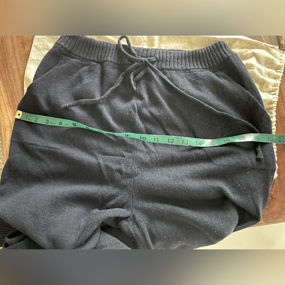 MJ. WATSON Cashmere Jogger - NAVY Size Large - Picture 13 of 15